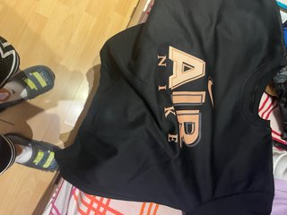 Sudadera Nike Air Negra y Dorada
