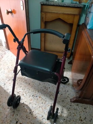 Andador para adultos con asiento y bolsa  para obj