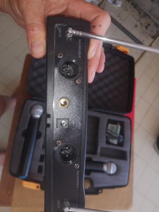 2 Micrófonos Inalámbricos UHF Power Acoust