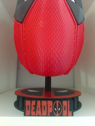Casco Deadpool con soporte