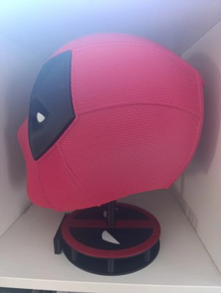 Casco Deadpool con soporte