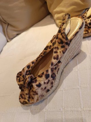 Sandalias cuña estampado animal