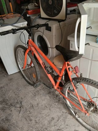 Bicicleta Naranja Montaña
