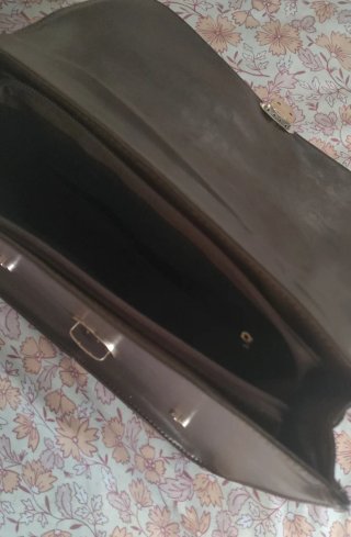 Bolso marrón tipo satchel