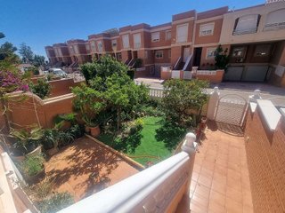 Casa adosada en venta en Los Molinos - Villa Blanca en Almería