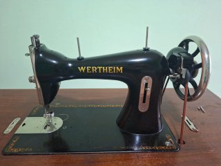 Máquina de coser Wertheim antigua