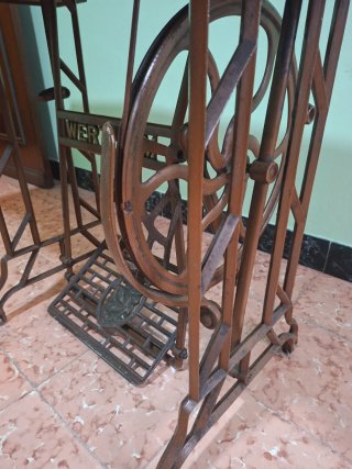 Máquina de coser Wertheim antigua