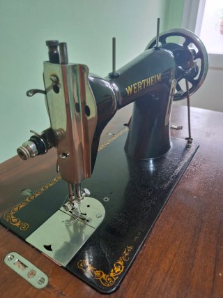 Máquina de coser Wertheim antigua