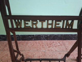 Máquina de coser Wertheim antigua