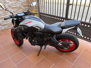 Yamaha MT-07 2019 Negra y Roja