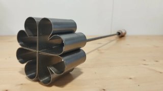 Monde de hojaldre flor metal y madera