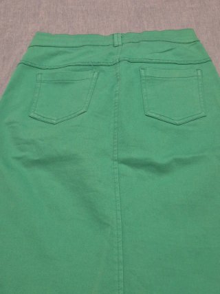 Falda turquesa con lazo lateral. Marca Kickers.