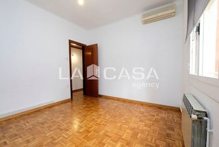 Piso en venta en Porta en Barcelona
