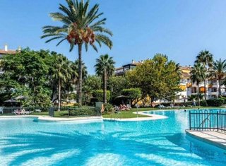 Piso en alquiler en La Dama de Noche-La Alzambra en Marbella