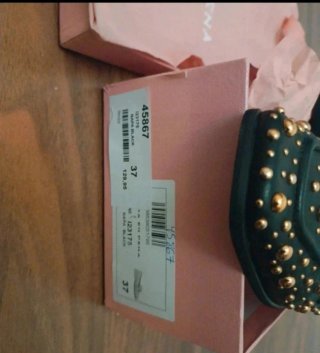 Mocasines Alma en Pena negros con tachuelas dorada