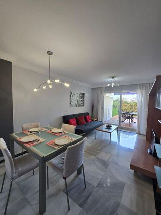 Piso en venta en La Carolina-Guadalpín en Marbella