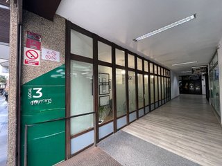Local comercial en alquiler en Ensanche - Sar en Santiago de Compostela