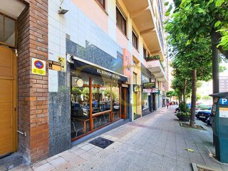Local comercial en alquiler en El Carbayedo - El Quirinal en Avilés
