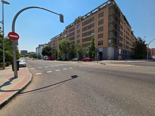 Local comercial en alquiler en Las Tablas en Madrid