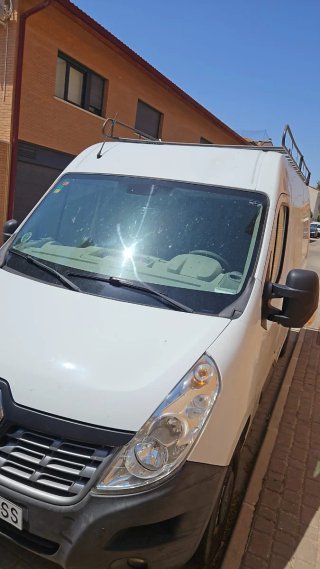 Se vende furgoneta RENAULT MASTER