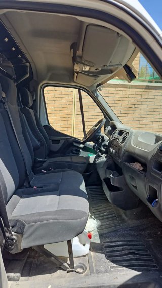 Se vende furgoneta RENAULT MASTER