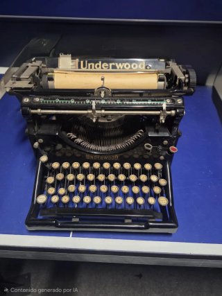 Máquina de escribir Underwood antigua