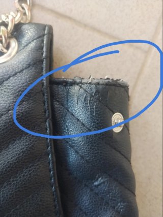 Borsa Guess nera con borchie