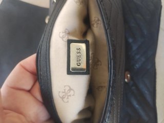 Borsa Guess nera con borchie