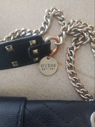 Borsa Guess nera con borchie