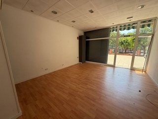 Local comercial en venta en Can Roca-Muntanyeta en Castelldefels