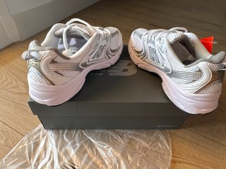 Zapatillas New Balance 530 Plata y Blanco