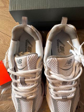 Zapatillas New Balance 530 Plata y Blanco