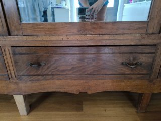 Armario antiguo de madera