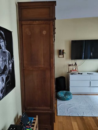 Armario antiguo de madera