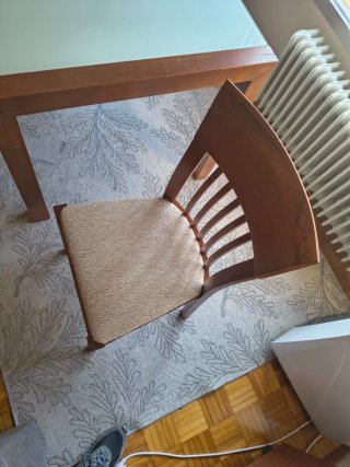 Mesa de comedor de madera y cristal