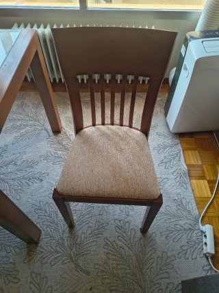 Mesa de comedor de madera y cristal