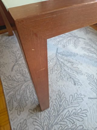 Mesa de comedor de madera y cristal