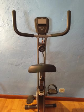 Bicicleta estática UMI poco uso