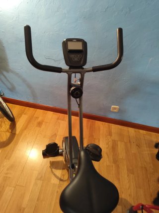 Bicicleta estática UMI poco uso