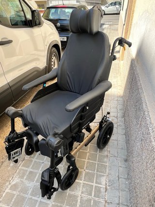 Silla de ruedas basculante Invacare Rea Clematis