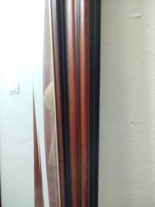 Espejo de madera con marco dorado