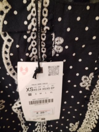 Blusa Zara bordada lunares negra blanca Talla XS