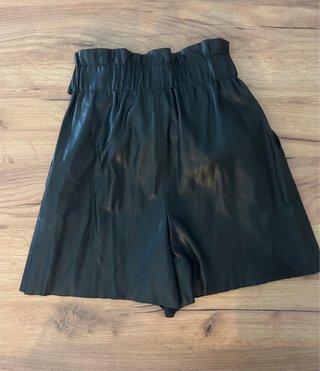 Shorts polipiel de Zara talla XS