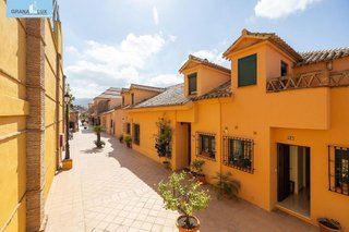 Casa adosada en venta en Crta. De la Sierra en Granada