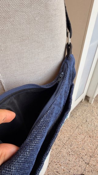Riñonera de tela vaquera con cinta decorativa