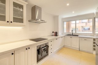 Piso en venta en Los Naranjos en Marbella