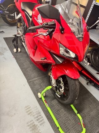 Honda CBR 600RR 2003 Roja