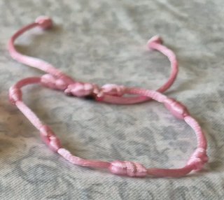 Pulseras de diferentes colores y diferentes diseño