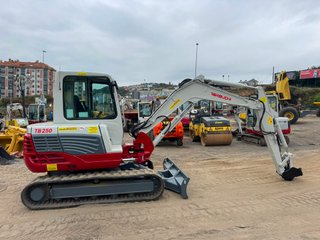 Retroexcavadora Takeuchi TB 250