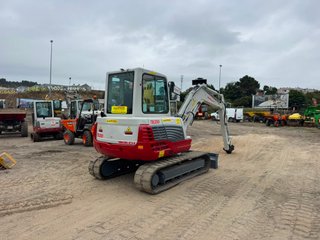 Retroexcavadora Takeuchi TB 250